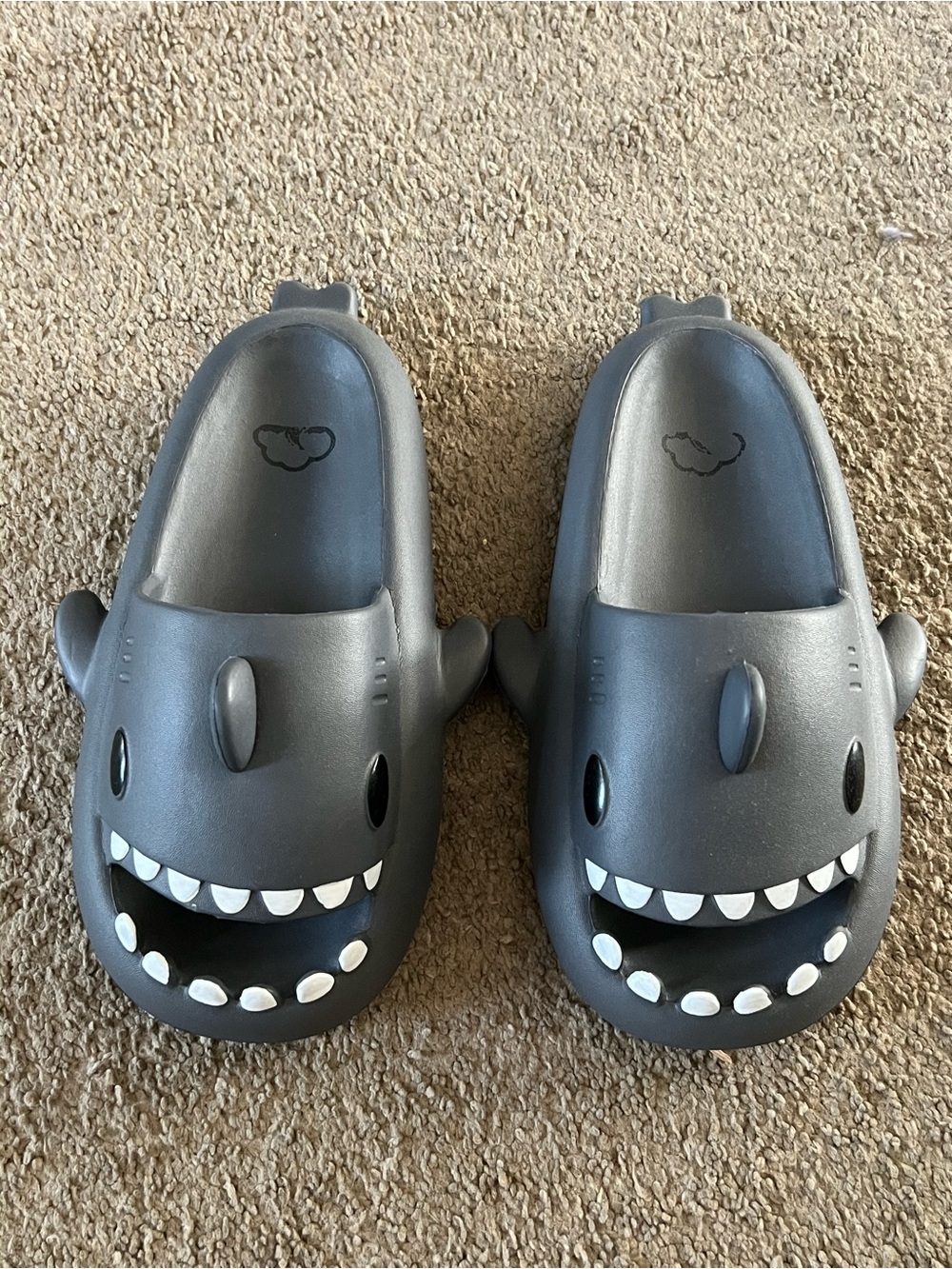 NWOT dark charcoal gray Sharkicks foam shark slides